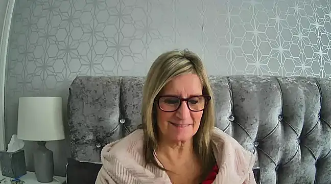 Snapshot of Additive_Mature_Linda chatting on December 16, 2024, 10:50 am Additive Mature Linda online show from December 16, 2024, 10:50 am