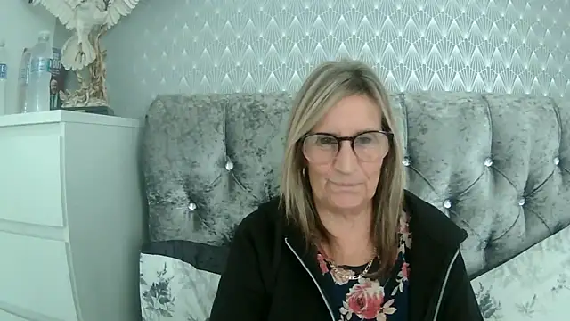 Snapshot of Additive_Mature_Linda chatting on September 17, 2025, 1:13 pm Additive Mature Linda online show from September 17, 2025, 1:13 pm