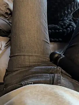 Snapshot of Ana-05 chatting on February 16, 2026, 3:21 pm Ana-05 online show from February 16, 2026, 3:21 pm