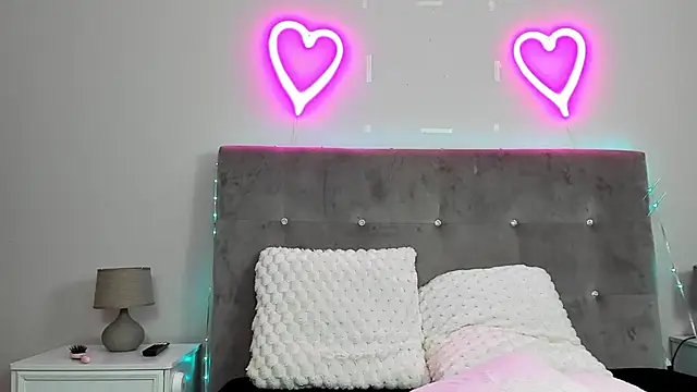 kayladiamond  online show from October 1, 2025, 4:39 am