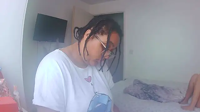 vanilla chocolate23 online show from May 23, 2026, 9:08 am