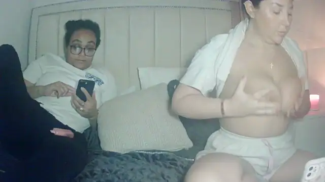 vanilla chocolate23 online show from January 31, 2026, 9:02 pm