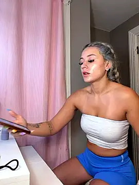 lexybabyxo online show from June 10, 2026, 1:23 pm