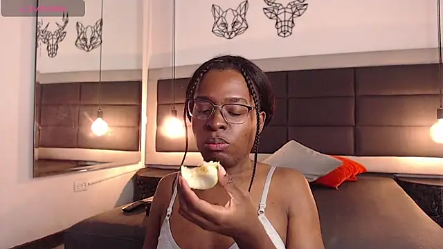 candy lovee69 online show from May 14, 2026, 8:06 pm