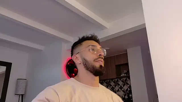 Snapshot of tony_muscle chatting on November 24, 2025, 9:48 pm tony muscle online show from November 24, 2025, 9:48 pm