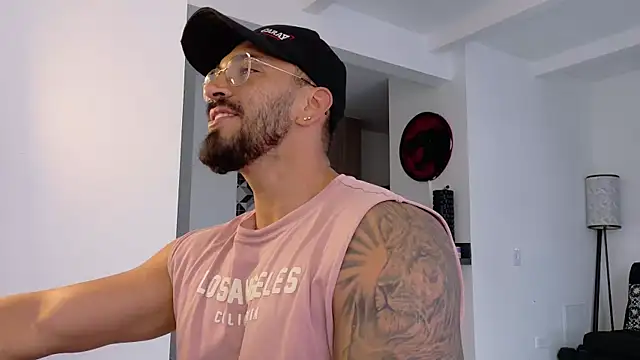 Snapshot of tony_muscle chatting on January 6, 2026, 8:35 pm tony muscle online show from January 6, 2026, 8:35 pm