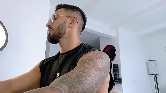 Snapshot of tony_muscle chatting on March 2, 2026, 8:05 pm tony muscle online show from March 2, 2026, 8:05 pm