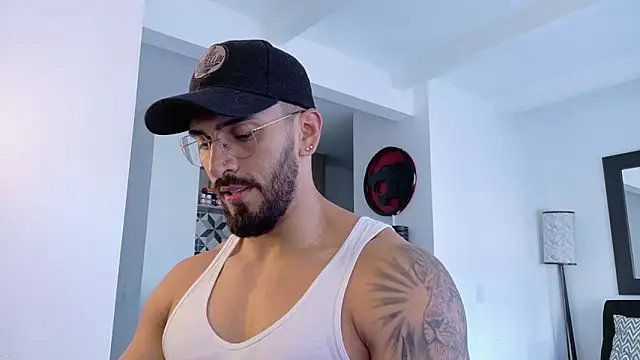 Snapshot of tony_muscle chatting on January 17, 2026, 8:34 pm tony muscle online show from January 17, 2026, 8:34 pm