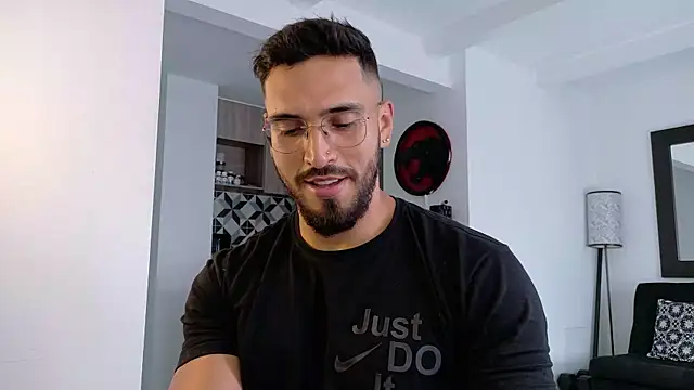 Snapshot of tony_muscle chatting on January 8, 2026, 9:21 pm tony muscle online show from January 8, 2026, 9:21 pm