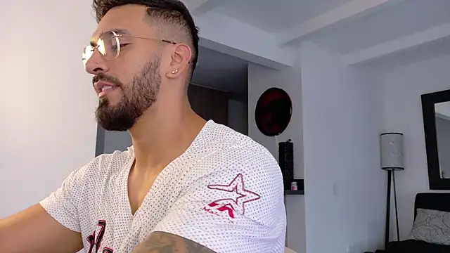 Snapshot of tony_muscle chatting on January 12, 2026, 7:53 pm tony muscle online show from January 12, 2026, 7:53 pm