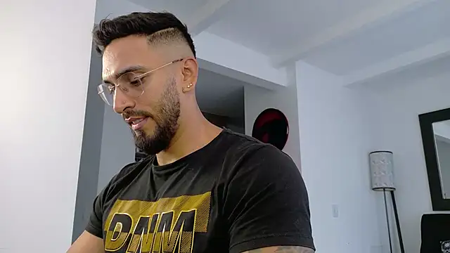 Snapshot of tony_muscle chatting on February 15, 2026, 10:52 pm tony muscle online show from February 15, 2026, 10:52 pm