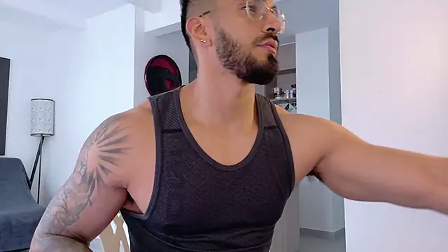 Snapshot of tony_muscle chatting on November 25, 2025, 8:31 pm tony muscle online show from November 25, 2025, 8:31 pm