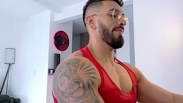 Snapshot of tony_muscle chatting on December 5, 2025, 5:00 pm tony muscle online show from December 5, 2025, 5:00 pm