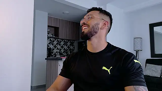 Snapshot of tony_muscle chatting on January 11, 2026, 9:11 pm tony muscle online show from January 11, 2026, 9:11 pm