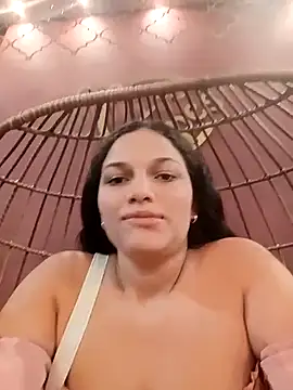 girl milk1 online show from November 10, 2025, 10:26 pm