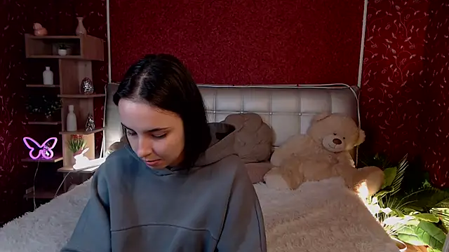 AuroraAksnesss online show from September 30, 2025, 4:13 pm