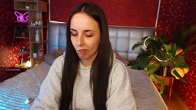 AuroraAksnesss online show from February 10, 2025, 5:30 pm