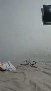 almitapro07 online show from April 14, 2026, 4:17 am