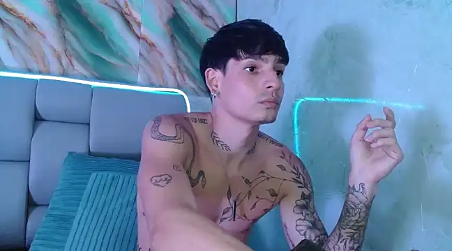 Apolo Hidalgo01 online show from March 6, 2025, 5:22 pm