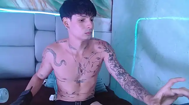 Apolo Hidalgo01 online show from March 5, 2025, 5:39 pm