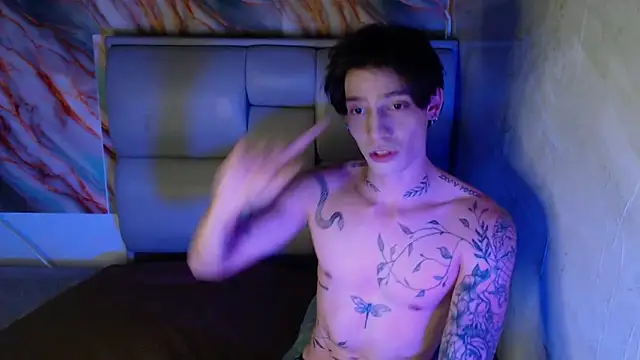 Apolo Hidalgo01 online show from October 7, 2025, 10:44 pm