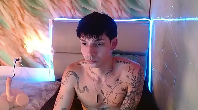 Apolo Hidalgo01 online show from March 18, 2025, 4:50 pm