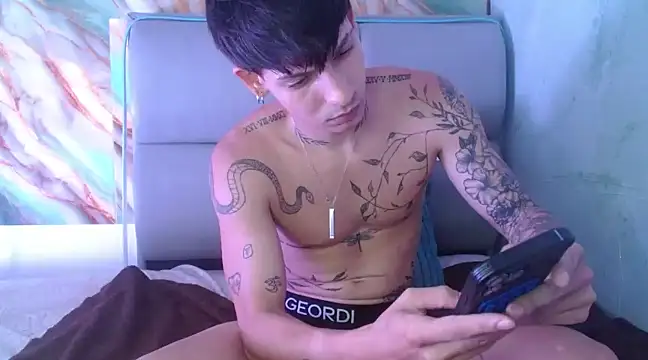 Apolo Hidalgo01 online show from February 26, 2025, 5:31 pm