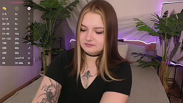 Snapshot of Alice_Walters chatting on November 2, 2025, 10:15 pm Alice Walters online show from November 2, 2025, 10:15 pm