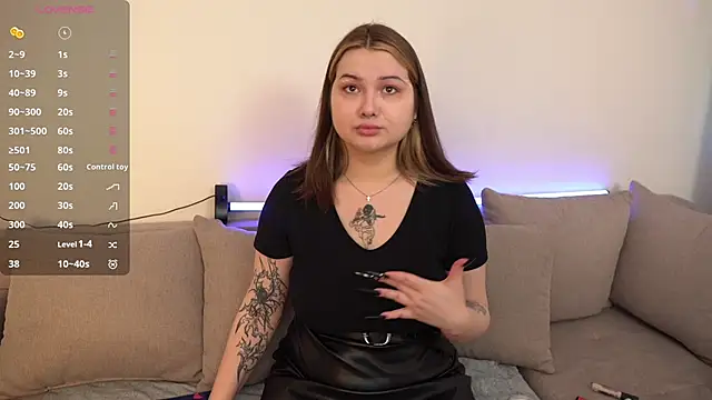 Snapshot of Alice_Walters chatting on November 7, 2025, 4:00 pm Alice Walters online show from November 7, 2025, 4:00 pm