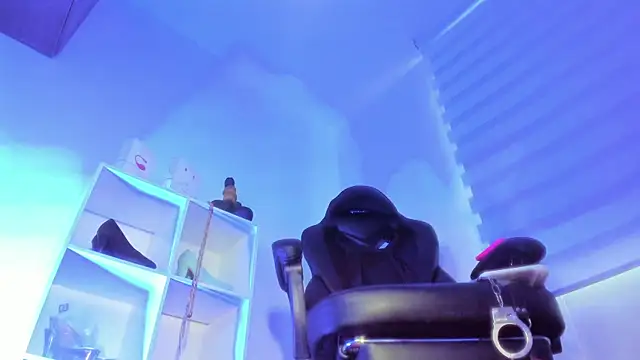 charlotte joliedart online show from October 21, 2025, 8:41 pm