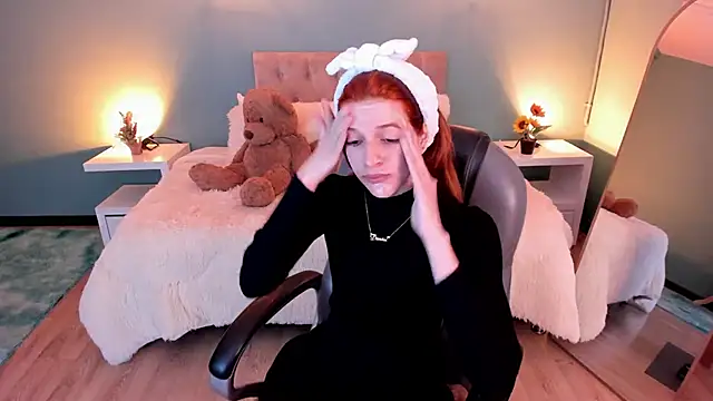 Snapshot of Nora_Vennucci chatting on October 31, 2025, 7:32 pm Nora Vennucci online show from October 31, 2025, 7:32 pm