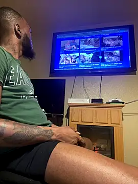 prettyrichie online show from November 11, 2025, 3:23 am