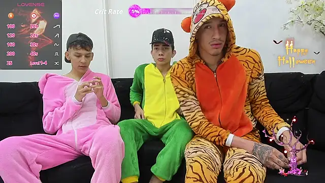 StrawwBoys online show from October 23, 2025, 10:25 am