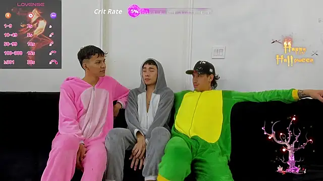 StrawwBoys online show from October 27, 2025, 10:16 am