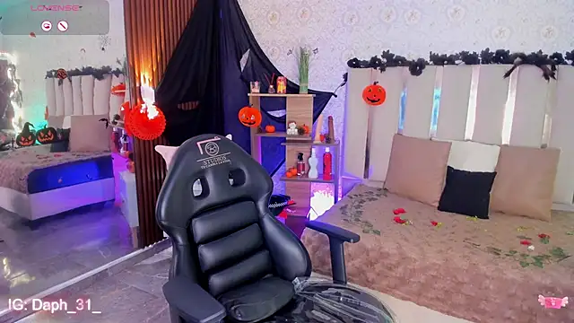 Daphnne tay online show from October 27, 2025, 4:02 am