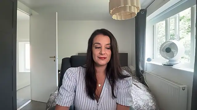 flatwhite0 online show from August 1, 2026, 10:02 am