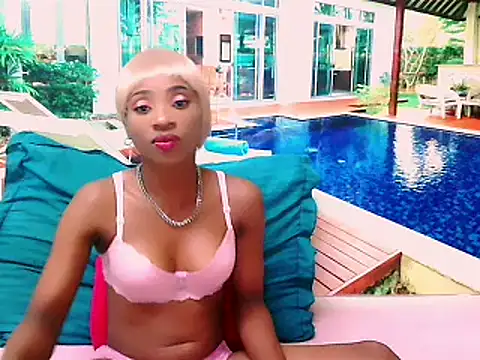 Snapshot of EbonyCreamy69 chatting on February 12, 2025, 9:33 pm EbonyCreamy69 online show from February 12, 2025, 9:33 pm