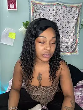 Snapshot of ebonycatlisaaaalime chatting on March 27, 2026, 10:33 pm ebonycatlisaaaalime online show from March 27, 2026, 10:33 pm