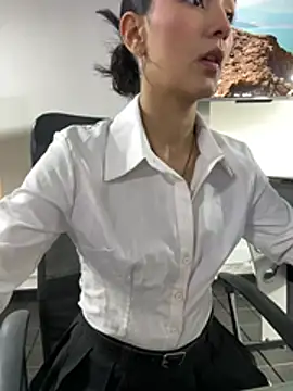 Amy Kiitty  online show from April 10, 2026, 1:29 pm