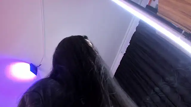 Amy Kiitty  online show from November 5, 2025, 12:41 pm