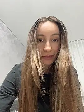 viviandaimond1 online show from April 1, 2026, 11:12 pm