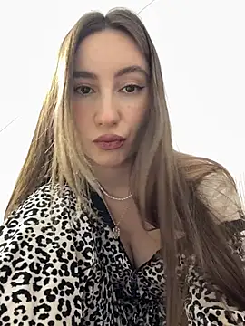 viviandaimond1 online show from November 28, 2025, 5:35 pm