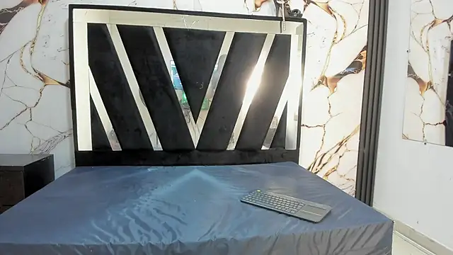 KarinaSimonz online show from October 29, 2025, 7:35 pm