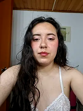 Emi chik online show from April 5, 2026, 9:27 am