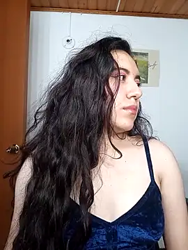 Emi chik online show from December 3, 2025, 10:25 am