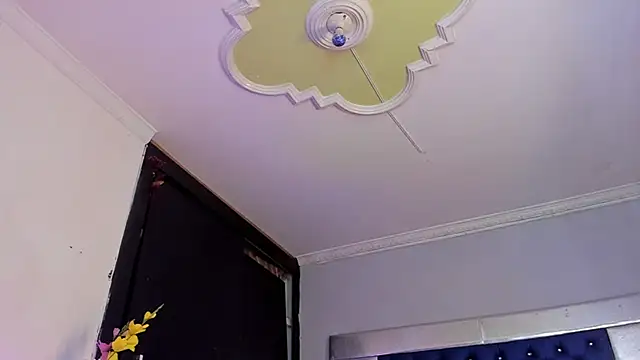 Eyleen Santos online show from April 13, 2026, 7:40 pm