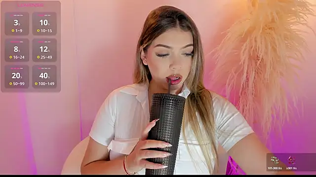 thaliafox  online show from November 10, 2025, 8:14 pm