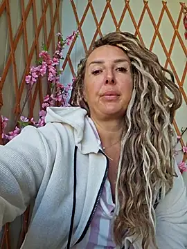 MariaRichi  online show from October 6, 2025, 6:25 am