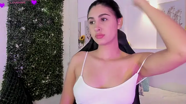 Ashley Evans18 online show from November 20, 2025, 12:50 pm