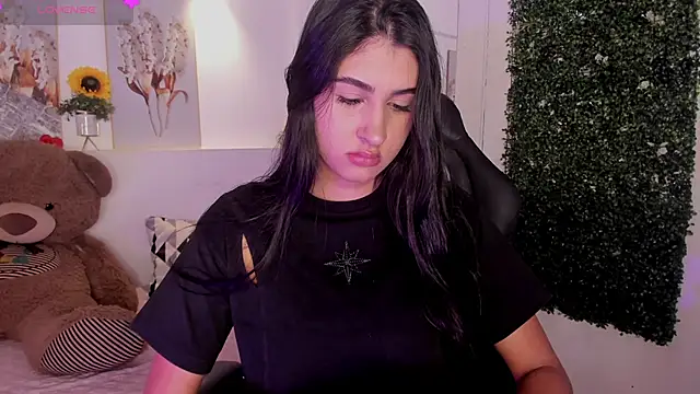 Ashley Evans18 online show from November 8, 2025, 2:20 pm